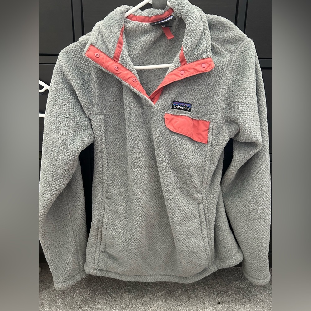 Medium potagonia gray and pink sweater